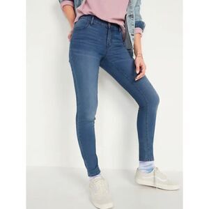 Old Navy Mid-Rise Rockstar Super-Skinny Jeans in Kamila, Size 2